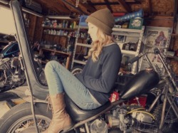 bikes-n-girls:  Biker girl http://bikes-n-girls.tumblr.com/ 