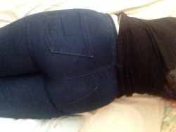 littlestloucub:  You can see my knickers through my jeans