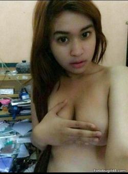 bugildo:  fotobugil cewek mupeng memeknya minta dikontolin, toketnya gede dan memeknya hot abisâ€¦