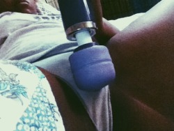 leavemebitemarks:playtime with my new toy. 💖