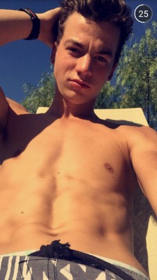 hotfamous-men:  Taylor Caniff