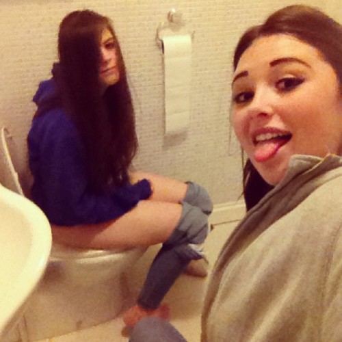 dimitrivegas:  Pooping girls