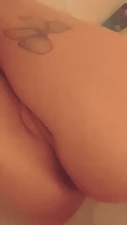 blogsillynightstudent:  How the lips peel apart via /r/pussy