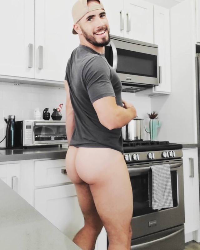 butt-boys:What u want for breakfast? 