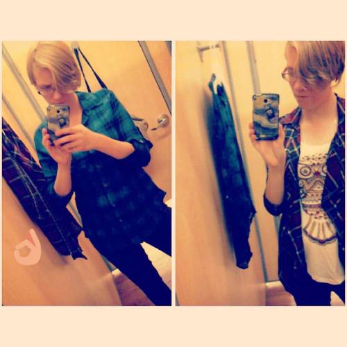 fallingpandas:  New favorite shirts maybe? #shopping #fittingrooms #plaid #plaidshirts #owl #selfie #Ilookbloodyawesome #