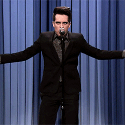 brendonuries:   Panic! At The Disco’s Brendon Urie Sings the