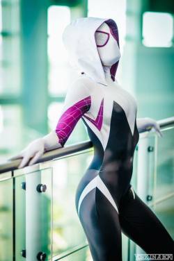 cosplayandgeekstuff:    Maid of Might Cosplay (USA) as Spider Gwen.Photos I and II by:   York In A Box  Photo III by:   Michael Vidanes Mole’ 