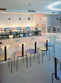 80sdesign:Pierrot Cafe in Osaka  