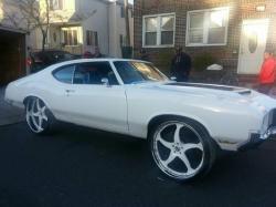 custom-whips:  Got a thing for custom paint jobs, big rims, and