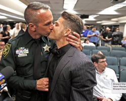 jshine969:  holygoddamnshitballs:Florida Cop Gets Married In