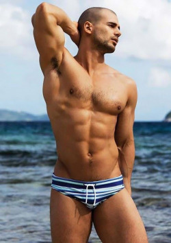 greenspeedos:  he is so lovely  and he is called Todd Sanfield……the