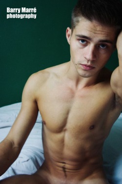 boytiful:  (via boy collector - shirtless 42) 