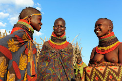 Kenyan Turkana girls, by Luca Gargano.