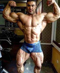 misterunivers:  i love tiny dick and monstruous muscles…