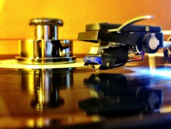 wisenodnarb:  This is my turntable playing a record. It is a