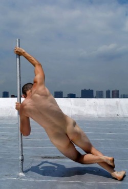 sean-clancy:Self portrait by Ben ZankMe on my roof.