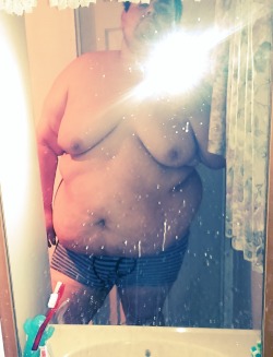 i-lust-you-chubs:  Dirty Bathroom mirror selfie. Excuse the mirror