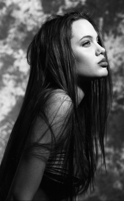 cuteys:   Angelina Jolie | 16 Years Old  she looks like a mermaid