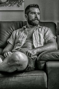 orainrete:  Bw reblog 345   Hot daddy!