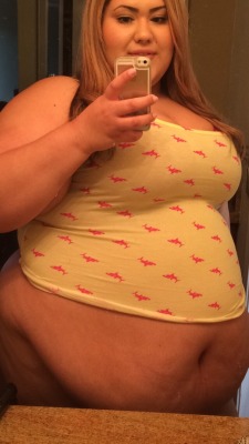 bigcutieluscious:  endless belly!! 