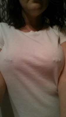 thehornywifenextdoor:  Tid bit nipply