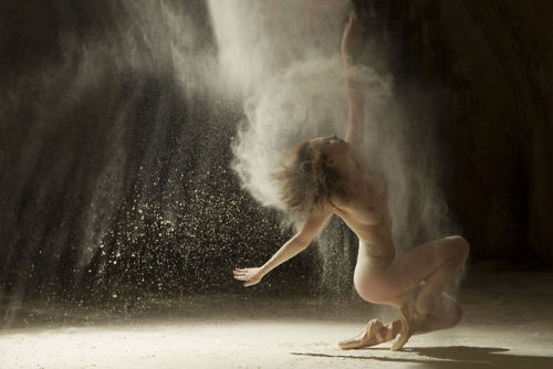 Nude dancing: Stardust.  naughtyirishgirl:  ladylanabanana:  Ludovic Florent’s series â€œPoussiÃ¨res dâ€™Ã©toilesâ€ (Stardust).Â   These are probably the most beautiful images Iâ€™ve ever posted. 