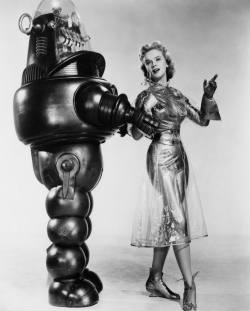 althistories:  Robby the Robot poses with co-star Anne Francis