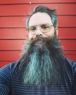 machobeagle:New glasses and wind swept hair. #gpoy #beard Sharing