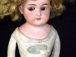 relateabledolls:http://www.ebay.com/itm/Antique-German-Armand-Marseille-2-0-201013-Bisque-Mama-Cryer-Talking-Doll-18-034-/162399622364?&_trksid=p2056016.m2516.l5255