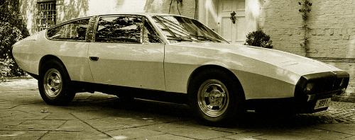 carsthatnevermadeitetc:  Owen Sedanca 1973. Impatient that Jaguar had no GT coupe to compliment/replace the E-Type (the XJS didnâ€™t arrive until 1975), London Jaguar dealer HR Owen commissioned their own based on the XJ6. The plan was to build 80 cars