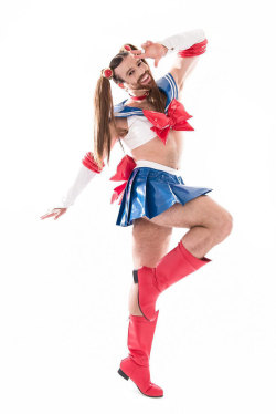 galatea-dnegro:  boredpanda:    Meet Ladybeard, A Cross-Dressing