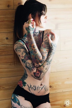 sexytattoedgirls1.tumblr.com/post/126082704093/