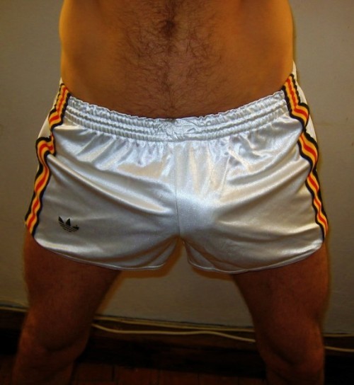 guysinshortshorts.tumblr.com/post/95873303760/