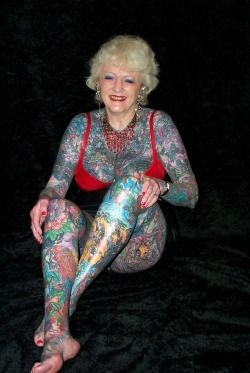 skindeeptales:  77 year old english tattooed lady Isobel Varley