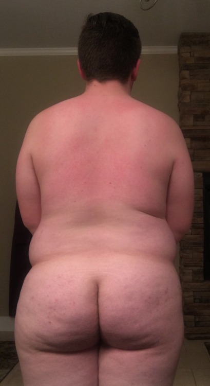 johnnk85:  Hit 900 followers last night! Thank you so much! Headed back to college in a few days for a new semester. This semester will be very fattening.   That ass is one to watch. I’m predicting an amazing pear shape very soon