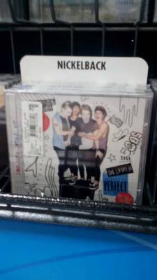 afabulousgiraffe:  “What are you guys?” “Nickelback”