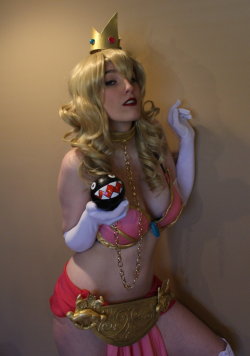 cosplayhotties:Peach as Slave Leia by MicroKitty