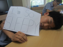 koreanstudentsspeak:  I’m SO SLEEPY 