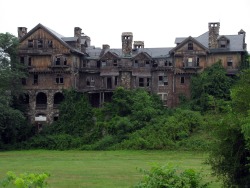 plain-simple-world:  aetheraria:   Abandoned 123 year old school