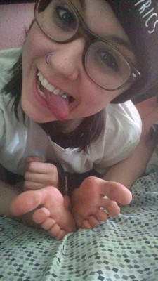 themissarcana:  Tata-toessss. Painted my nails. And my favorite