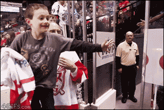 typette:  4gifs:  Hockey player makes kid’s day. [video]  HOCKEY