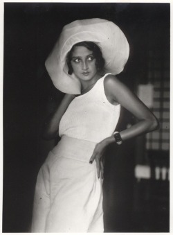 ffhum:Renee Perle by Jacques-Henri Lartigue 1930. 