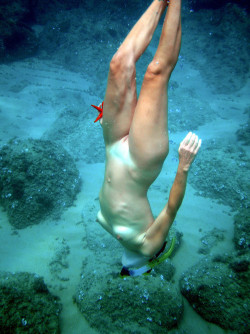 briguyflorida:  Now that’s what I call skin diving