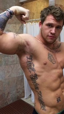 supervillainl:  Hot inked muscle pit.
