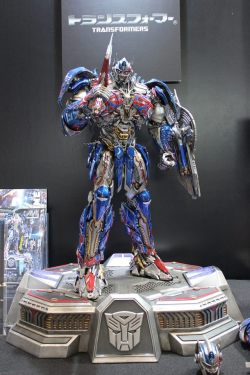 haxanbelial:  Optimus Prime (Transformers: The Last Knight) statue