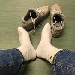 bisocksman:  Just me. #feet #whitesocks #nikesocks #smelly #airmax90