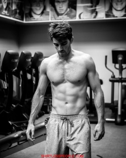 shirtless-people:  The-Chainsmokers Andrew Taggart shirtless