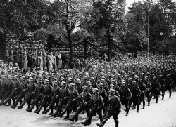 adolfi:  Victory parade in Warsaw in front Hitler - 05.10.1939