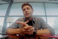 poorbeautifuldean:  Jensen talking with his hands [x] 