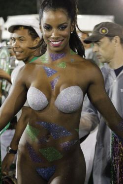   Body painted Brazilian woman at a 2016 carnival. Via Liga Carnaval